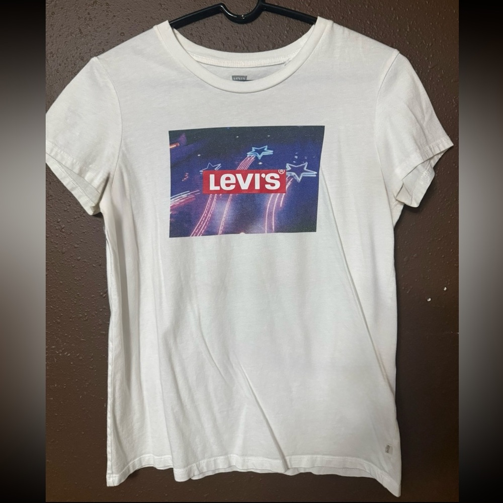 $5 for $20 item: Vintage Levi’s White Graphic Women's Top